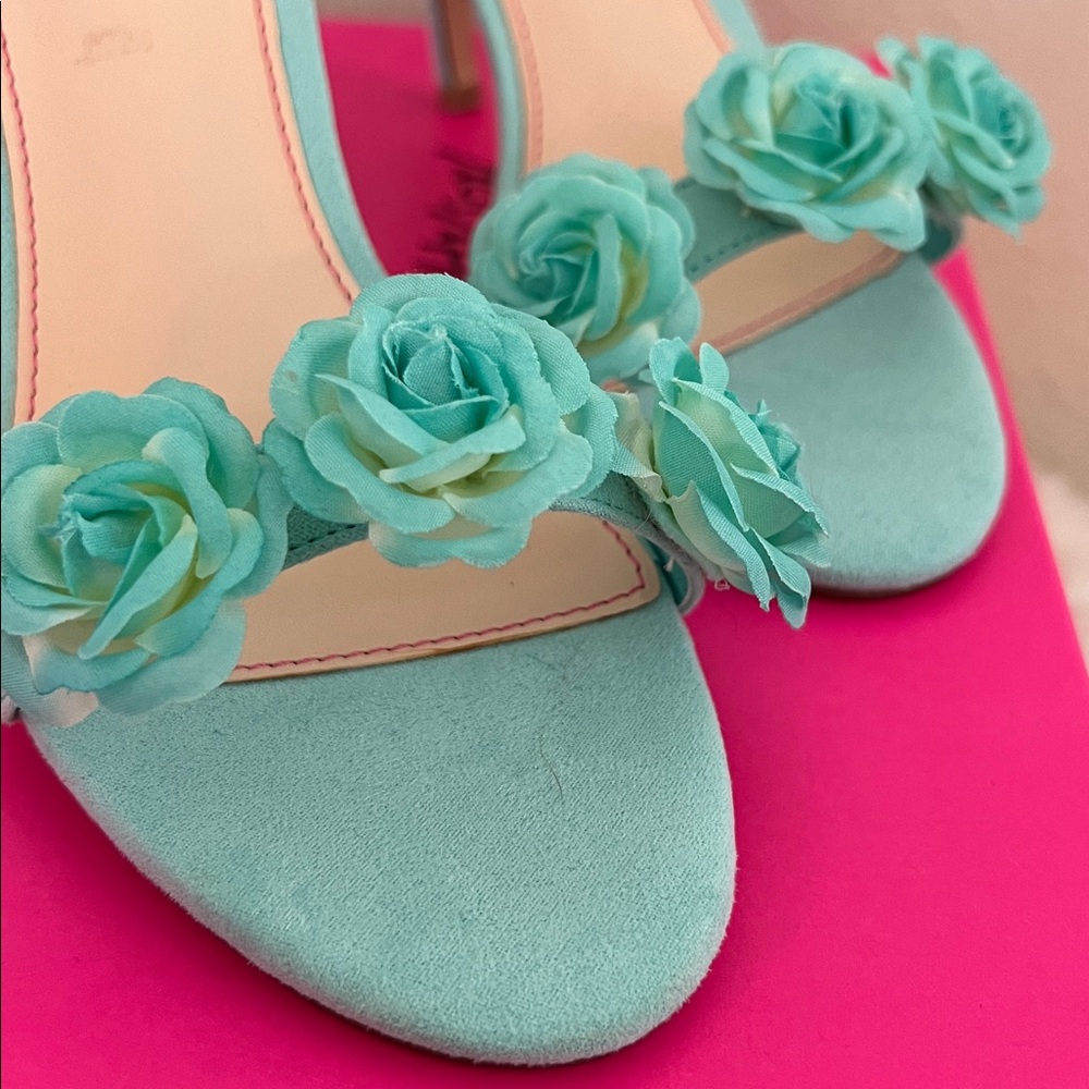 Betsy Johnson Bromme Mint Green Shoes - Picture 4 of 5